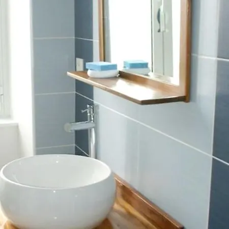 Studio In With Shared Pool Enclosed Garden And Wifi 50 Km From The Beach Jonzac