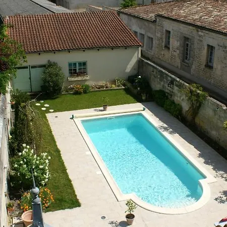 Studio In With Shared Pool Enclosed Garden And Wifi 50 Km From The Beach Jonzac