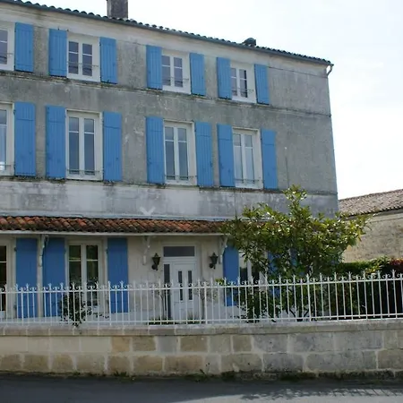 Studio In With Shared Pool Enclosed Garden And Wifi 50 Km From The Beach Apartmán Jonzac