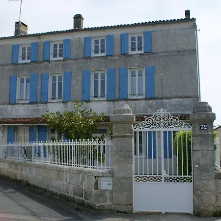 Studio In With Shared Pool Enclosed Garden And Wifi 50 Km From The Beach Apartmán